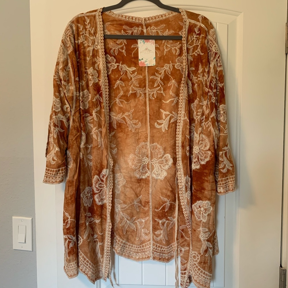 Tie dye embroidered kimono